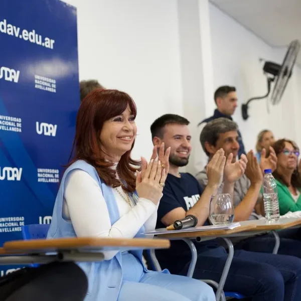 Cristina Kirchner visitó la Universidad de Avellaneda y apoyó el paro de los estudiantes