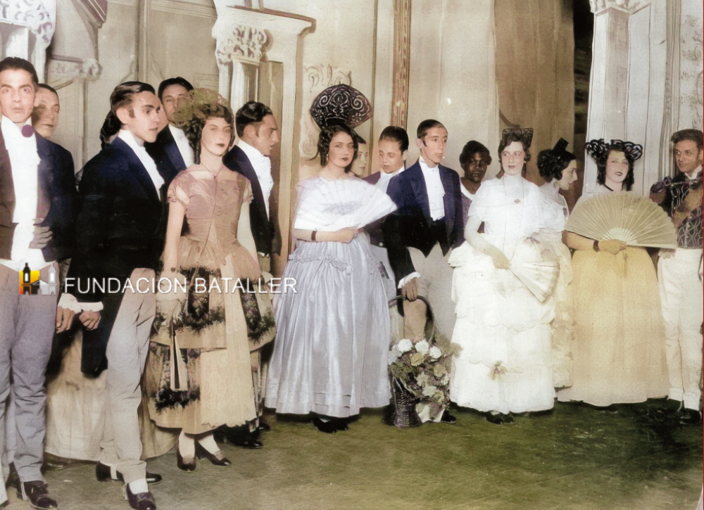 1929- Bailando el minué