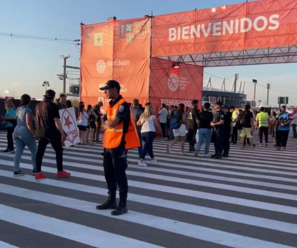 Primera noche de la Fiesta Nacional del Sol sin incidentes de seguridad en el estadio del Bicentenario