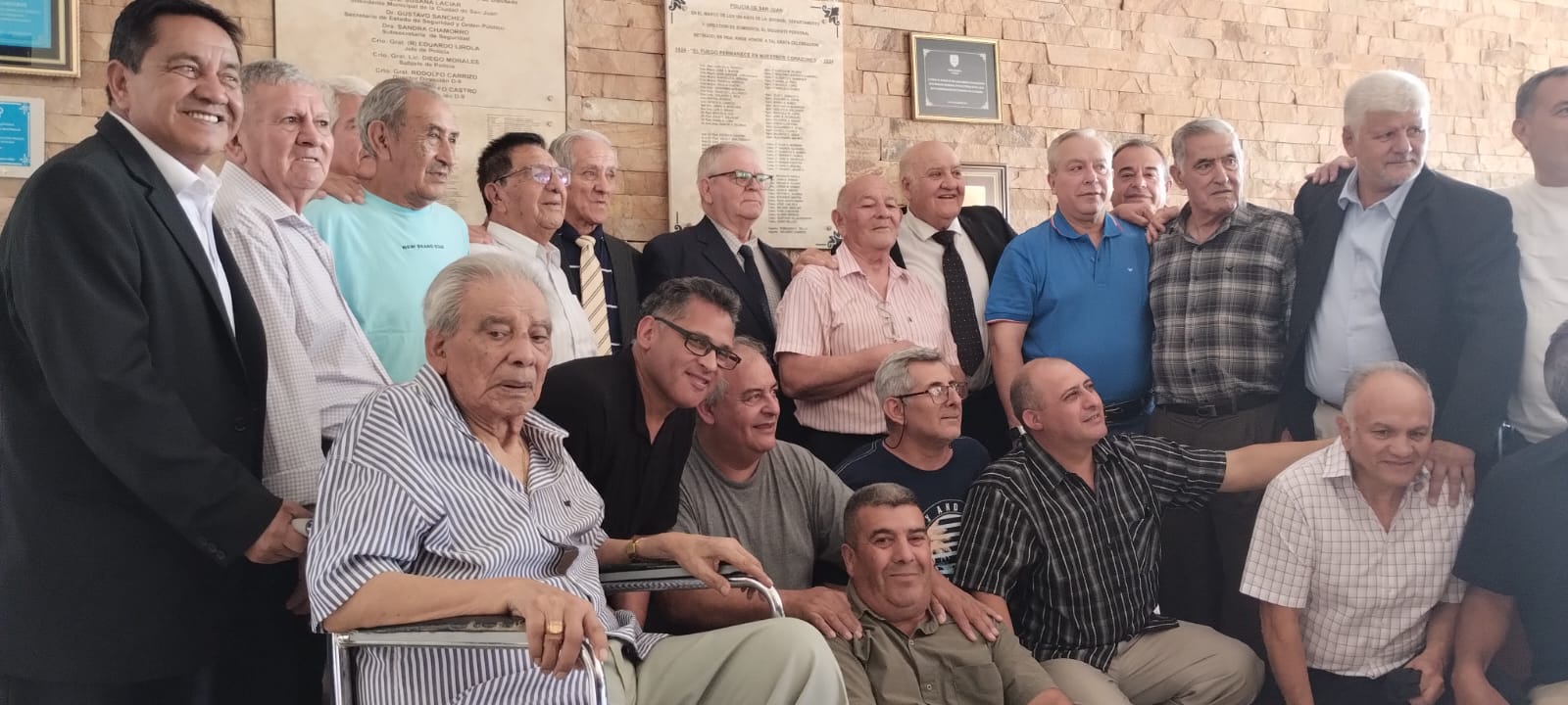 Emotivo acto: En el marco del centenario de Bomberos de la Policía homenajearon en vida a los retirados