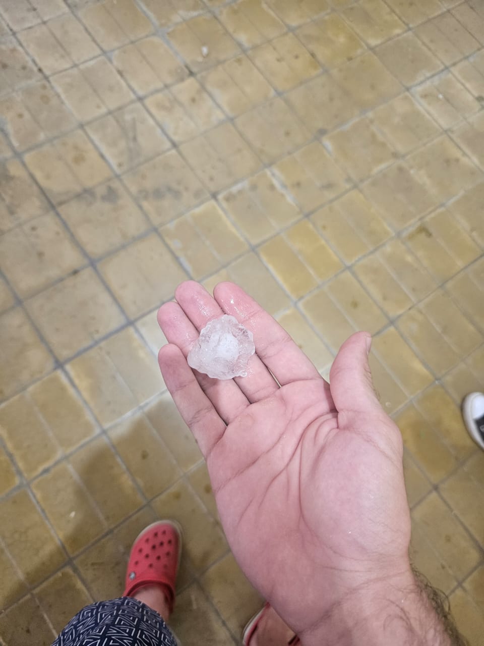 Llegó una fuerte tormenta en San Juan y cayó granizo en varios departamentos