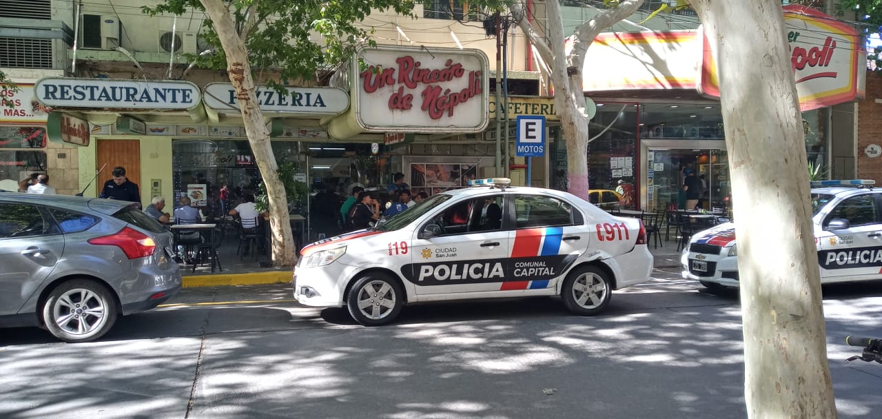Tragedia en una reconocida pizzería: una mujer se descompensó y murió