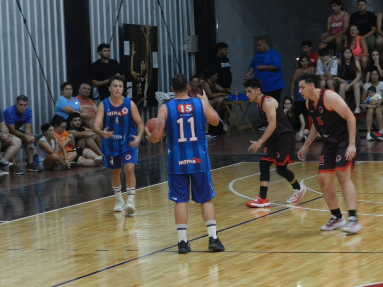 Básquet: Urquiza el primer finalista