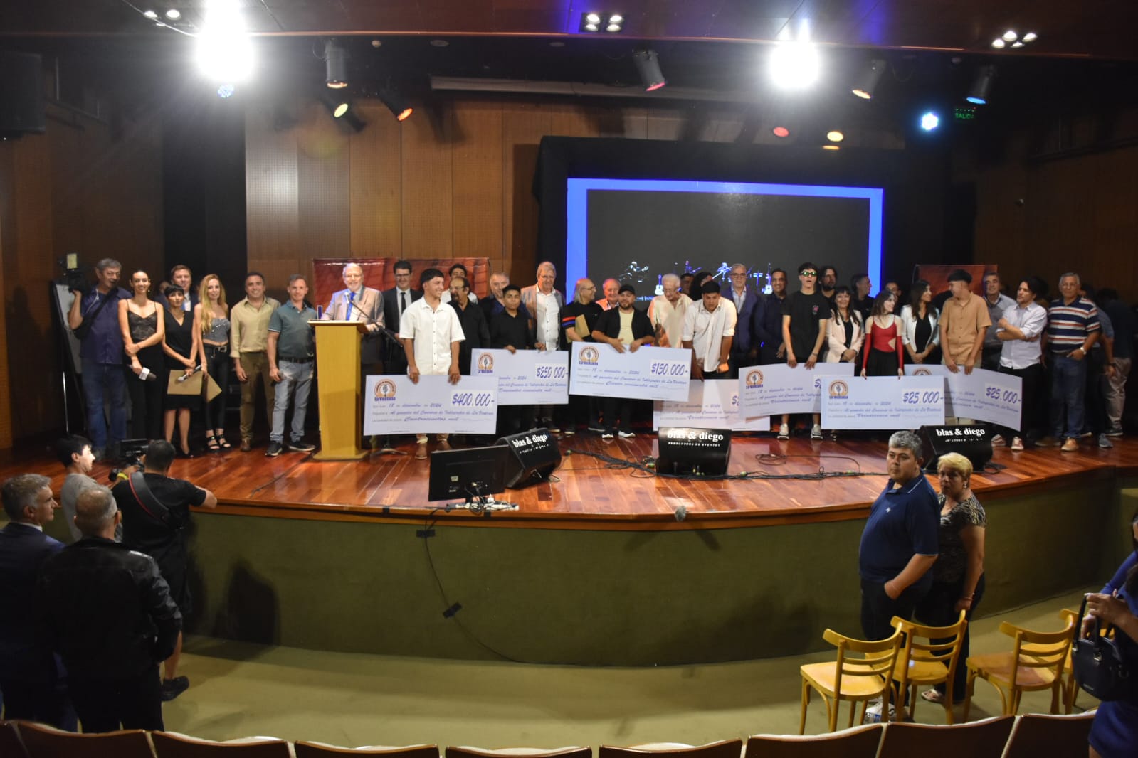 Galería de fotos de una emocionante y vibrante noche en el cierre del Concurso de Intérpretes que consagró al gran ganador