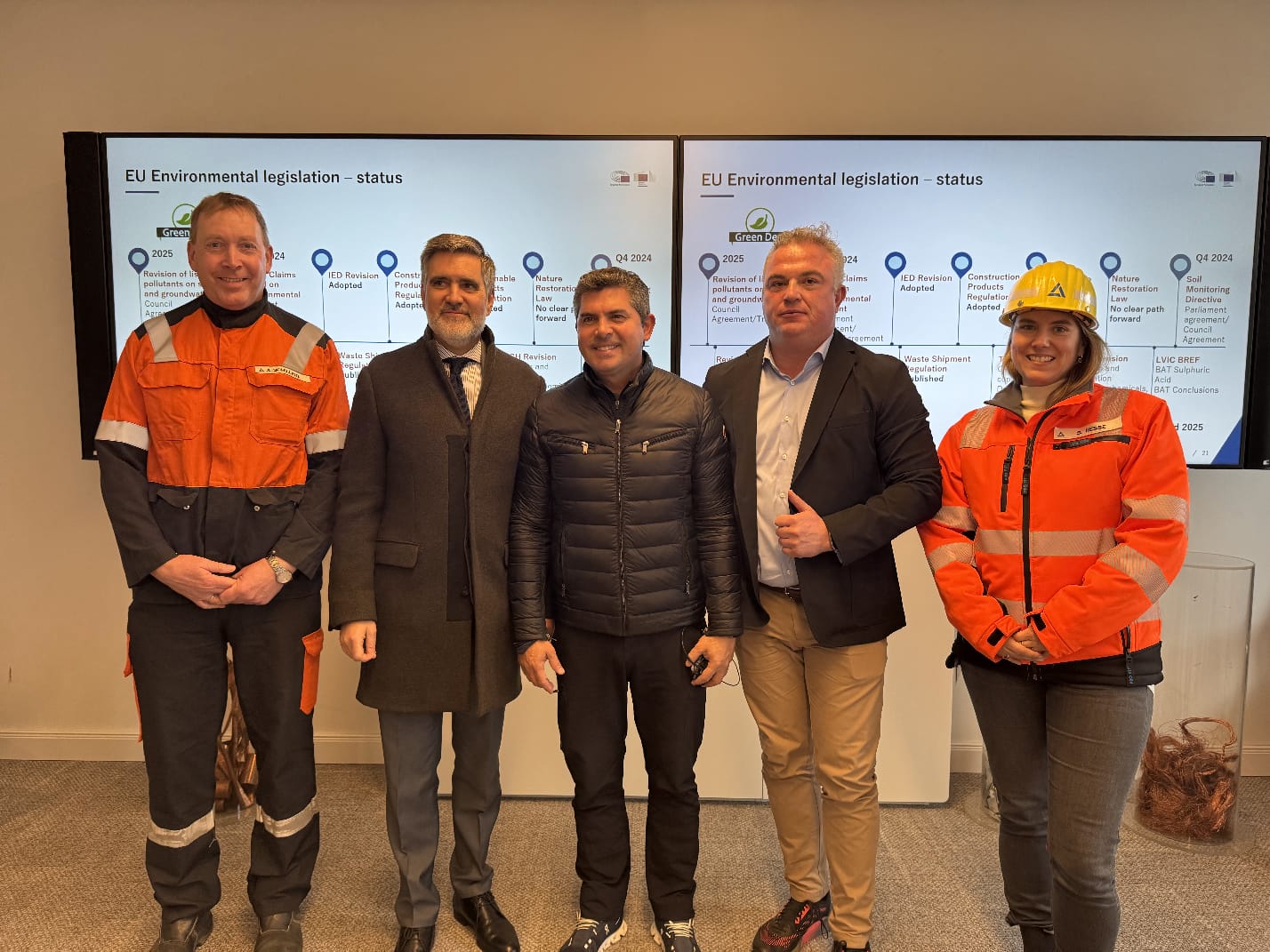 Los Azules visitó la refinería Aurubis en Hamburgo como parte de una misión estratégica de la Unión Europea
