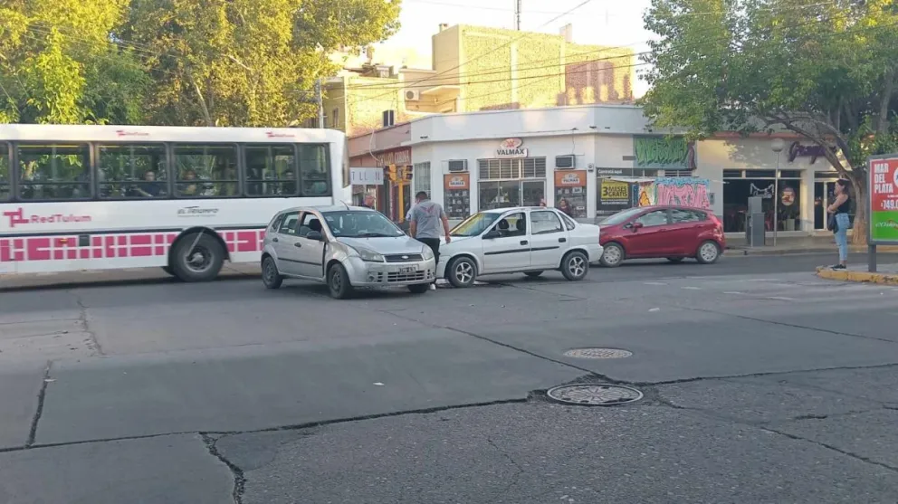 Fuerte choque en pleno centro de San Juan