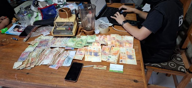 Una familia quedó detenida, vinculada a la venta de droga en Rawson