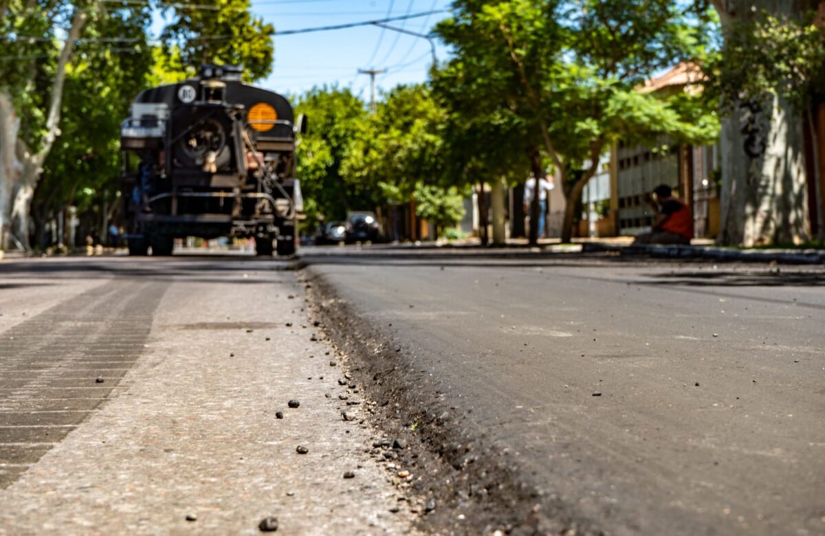 Repavimentan la calle 25 de Mayo, en el plan de mejoras urbanas de Capital