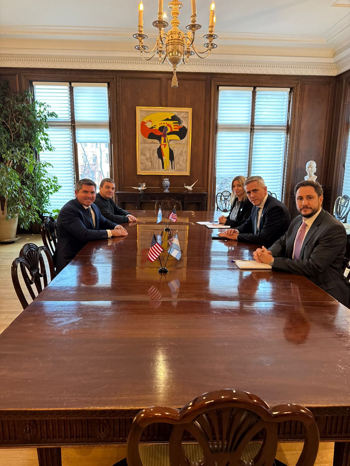 Marcelo Orrego en EE.UU: Se reunió con referentes de la Embajada Argentina tras la asunción de Trump