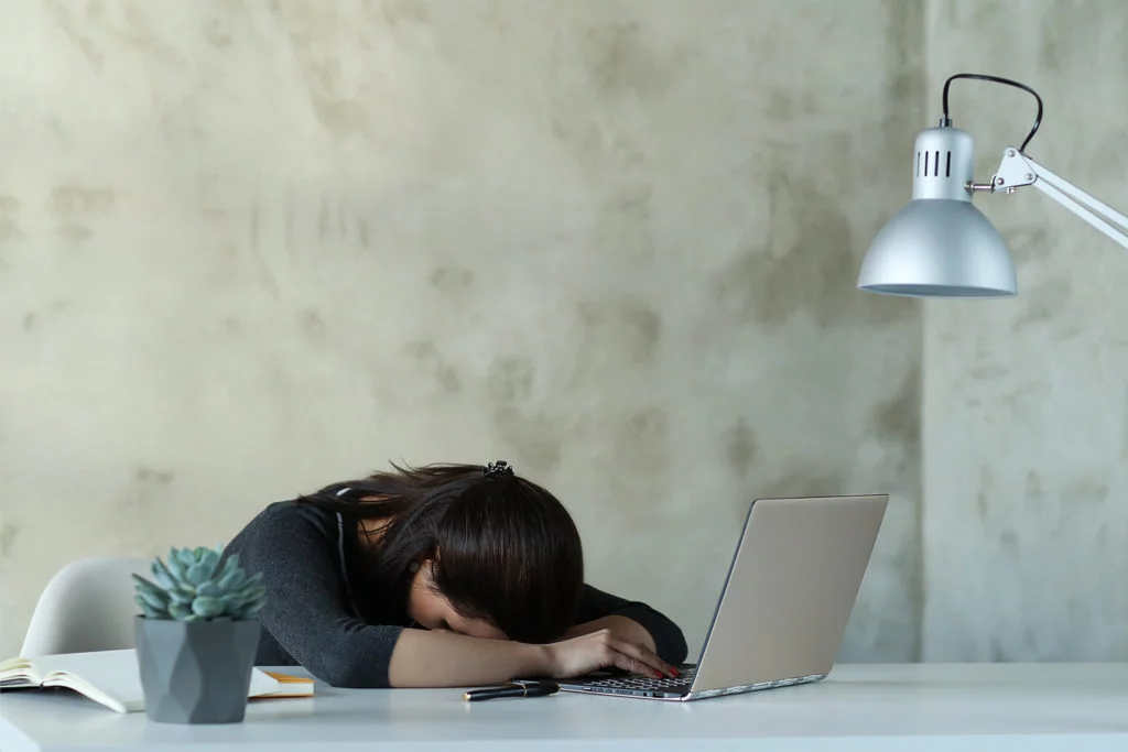 Un nuevo estudio relaciona el trabajo sedentario con un riesgo 37% mayor de sufrir insomnio