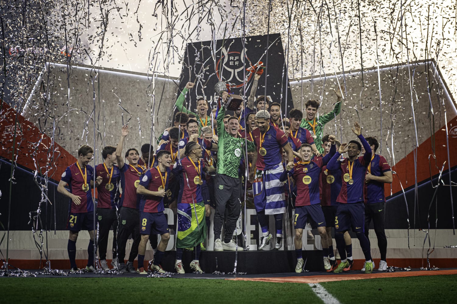 Fútbol Internacional: Barcelona supercampeón de España