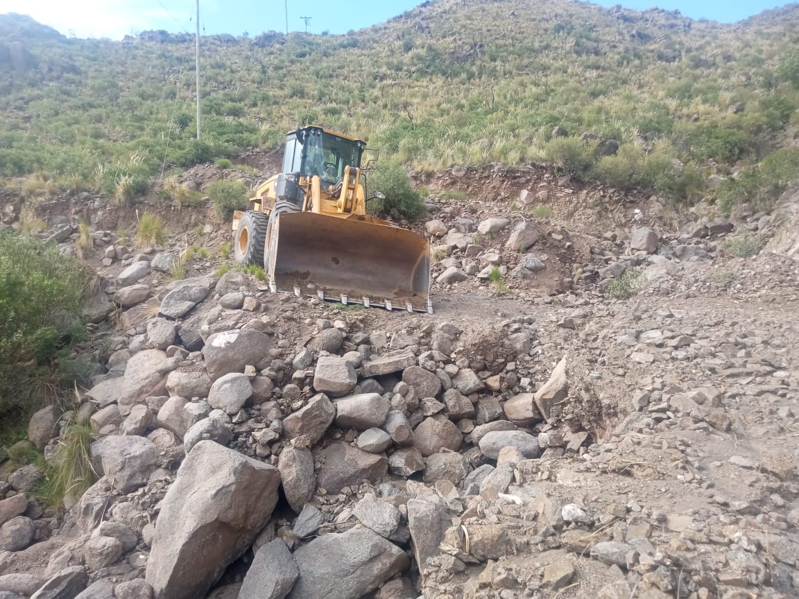 Las tres familias que quedaron varadas en el Valle por la bajada de creciente pudieron bajar escoltados por Bomberos