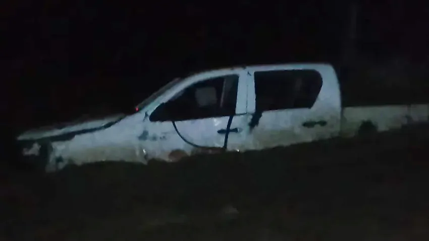 Un grupo de trabajadores fue alcanzado por una creciente cuando cruzaban el río Calingasta en camioneta y hay un desaparecido