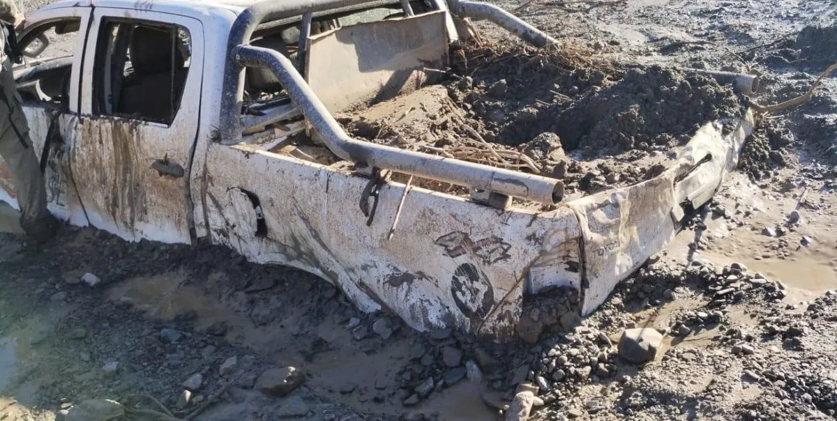 En imágenes, así quedó la camioneta que arrastró la creciente en Calingasta: la búsqueda del trabajador continúa y se conocieron más detalles