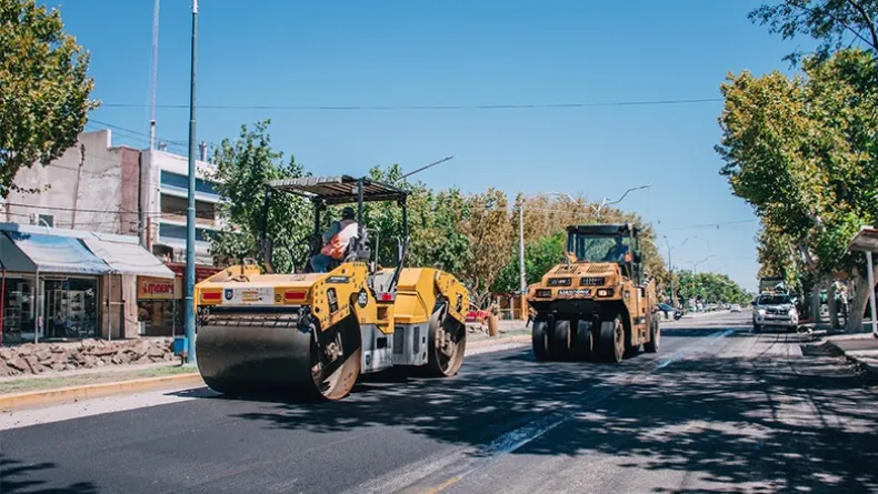 En Rawson y San Martín, el Gobierno comenzó con las obras del Plan de Pavimentos Urbanos