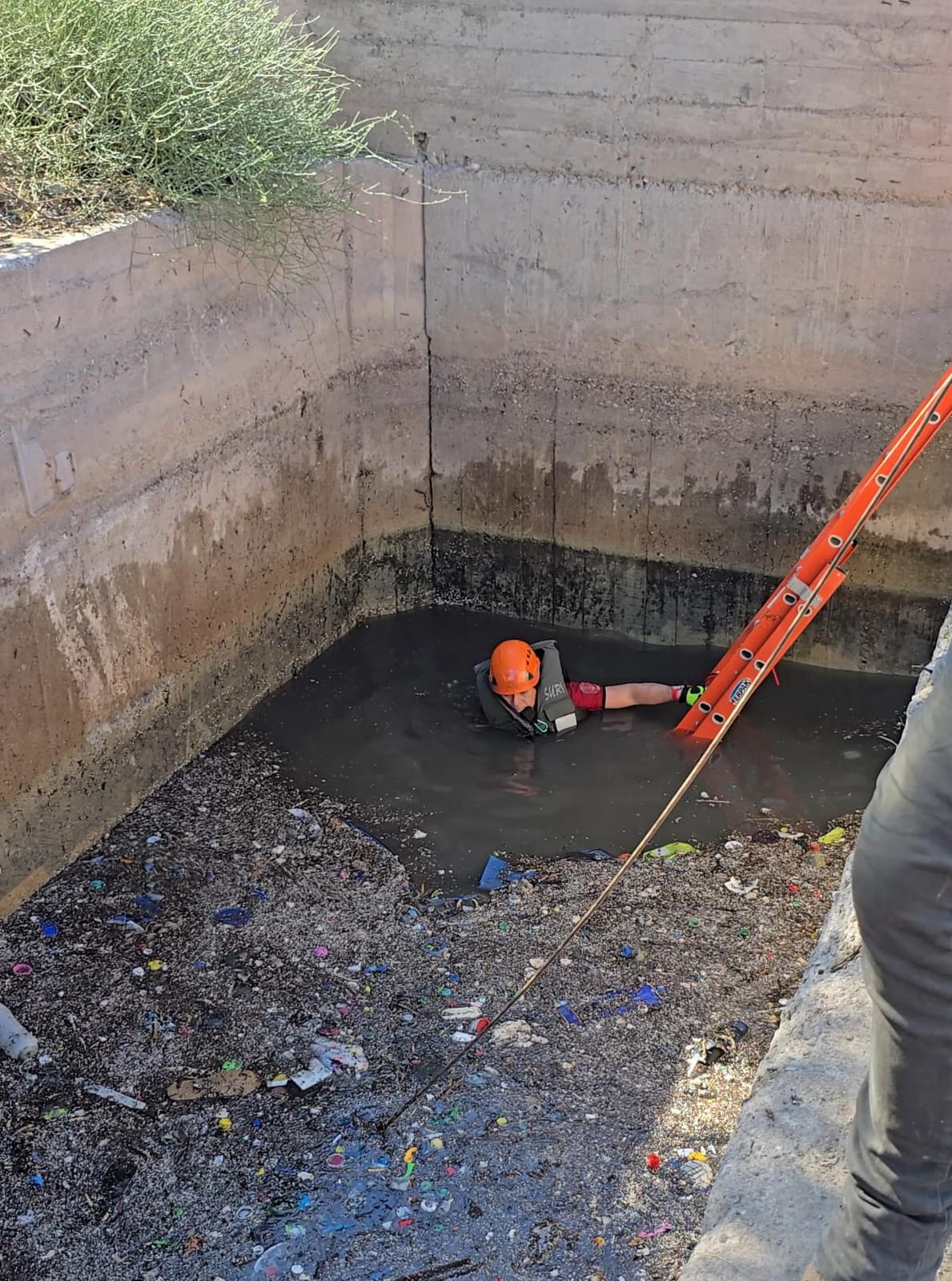 Investigan las causas sobre la muerte del menor que cayó al canal: fue hallado con un fuerte golpe en su cabeza y creen que se encontraba bañandose con sus amigos