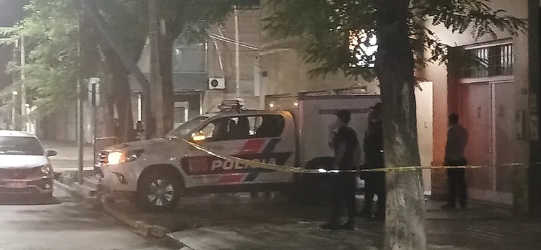 Investigan la muerte de una mujer en un hotel de Capital: hay un detenido