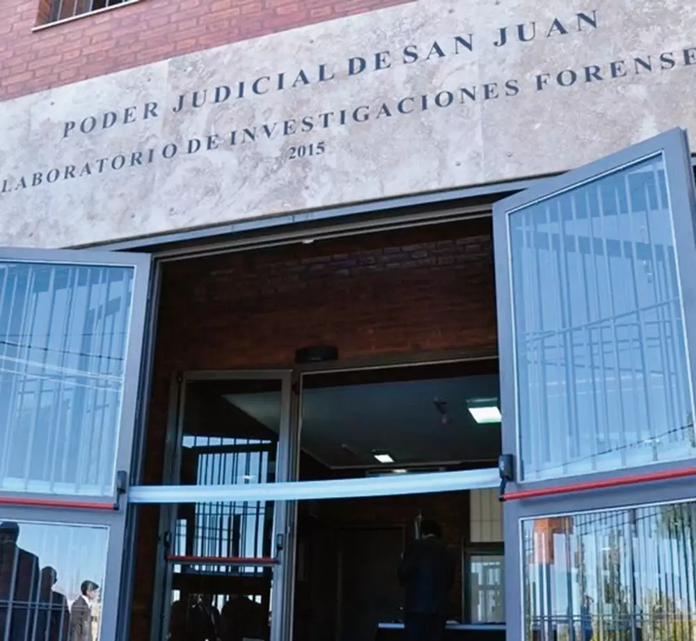 El Laboratorio Forense y las dos constituciones