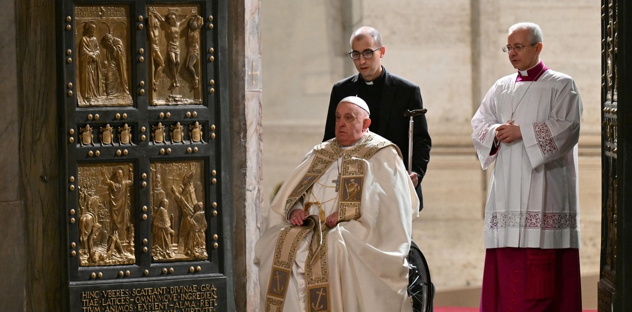 La salud del papa Francisco: el Sumo Pontífice superó la última crisis respiratoria y “descansó bien toda la noche”