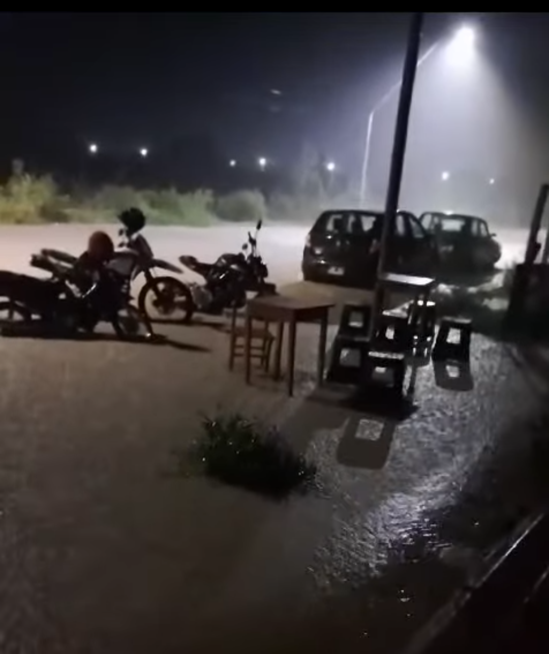 Desesperación en Jáchal por las crecientes que provocaron las lluvias y el desborde del río
