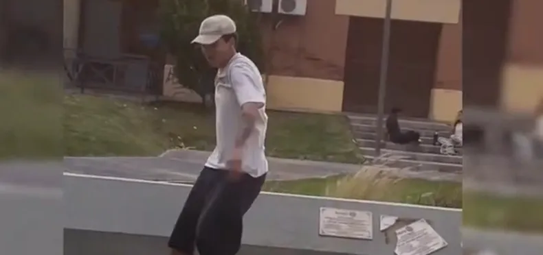 Indignación en redes sociales por jóvenes skaters que dañaron una placa de mármol en el Ferro Urbanístico con sus patinetas