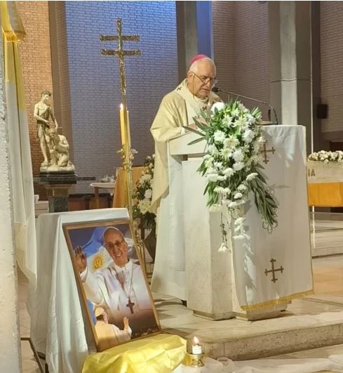Lozano misa por el Papa 1