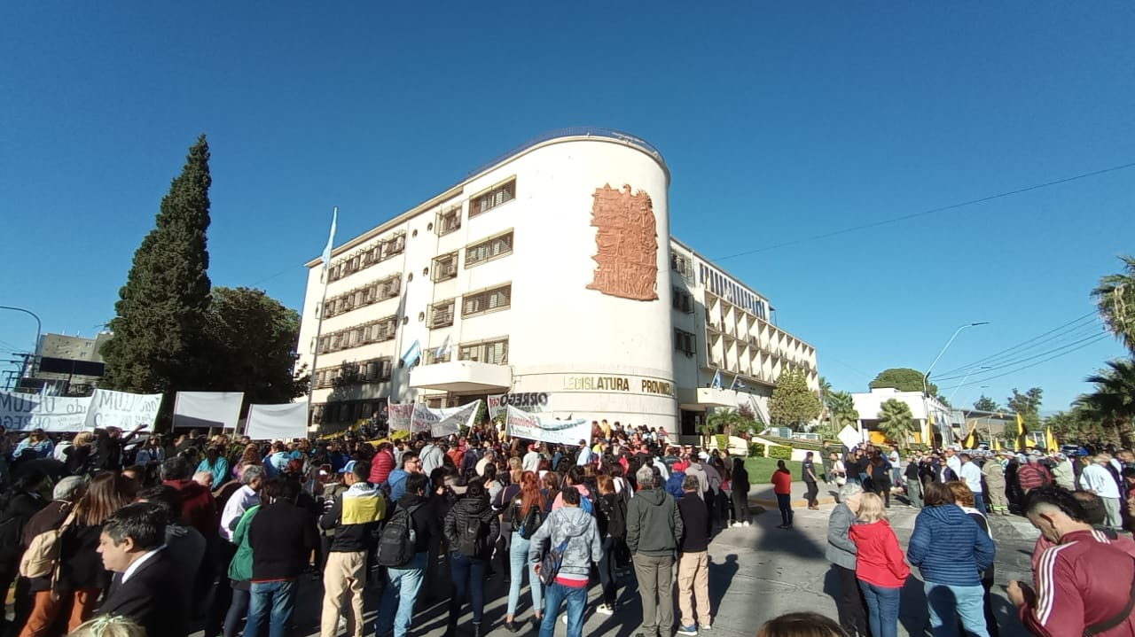 Comenzó la actividad en la Legislatura provincial, previo al discurso anual de Marcelo Orrego