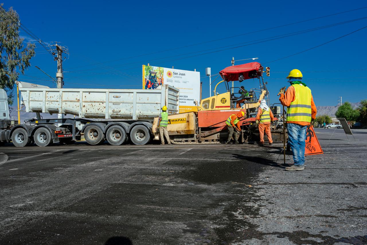 Rivadavia comenzó las obras de repavimentación en calle Comercio