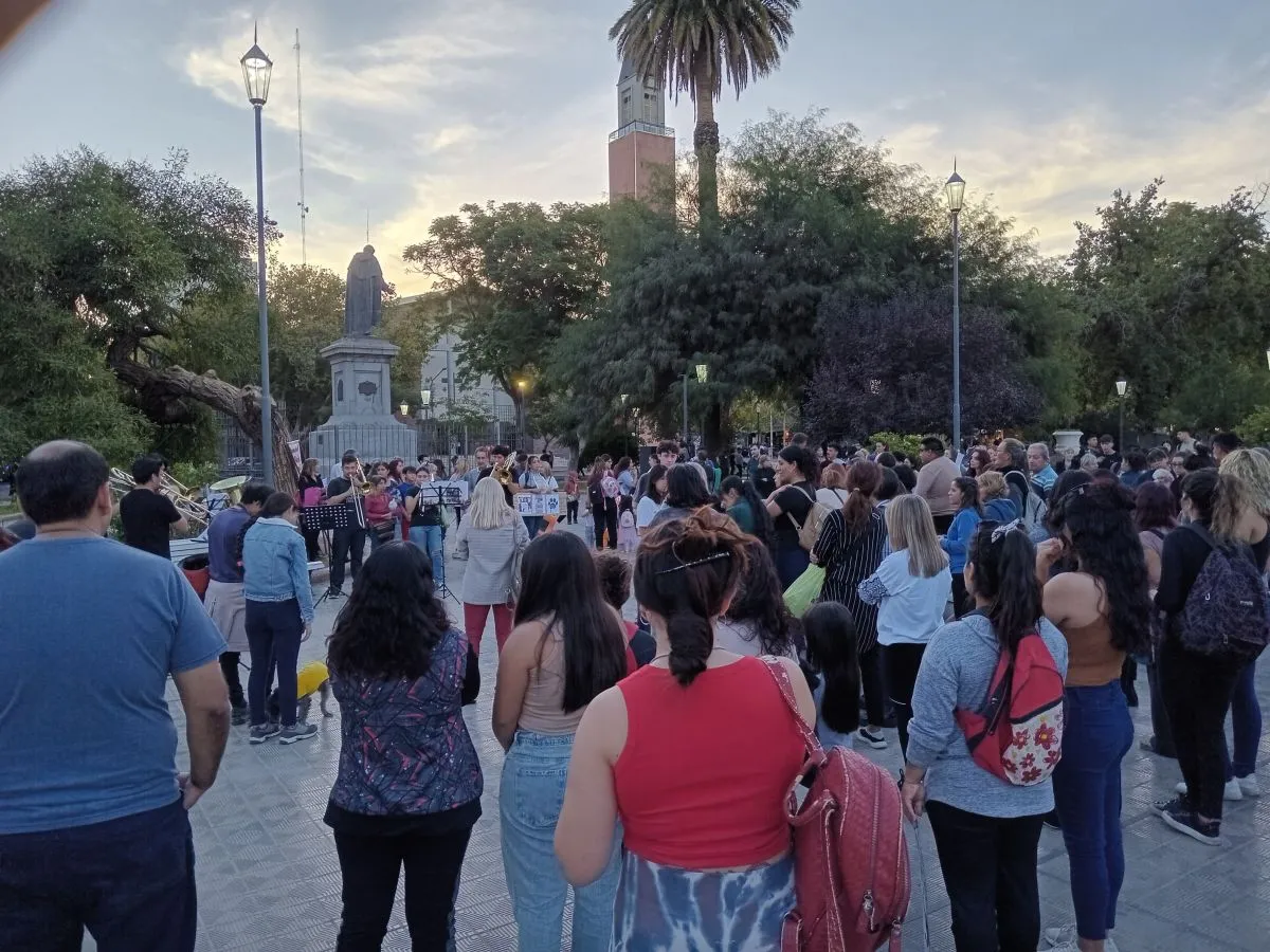 Proteccionistas marcharon en Plaza 25 por el Día del Animal