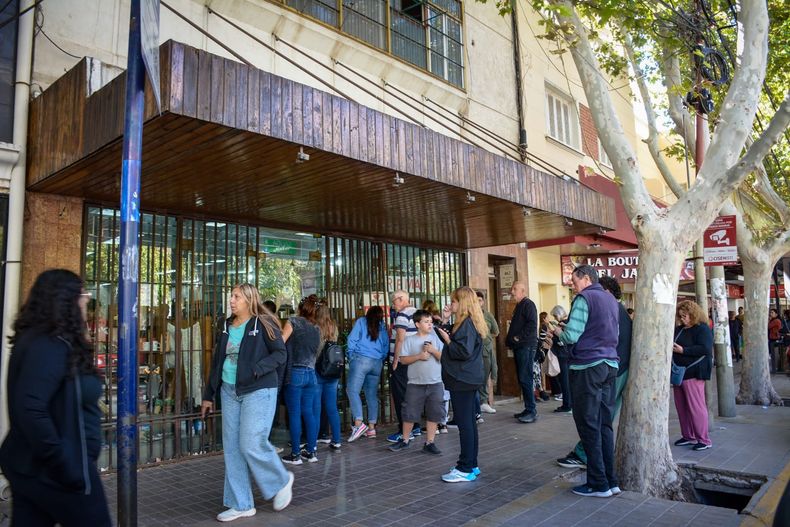 Un local comercial histórico cierra y remata todos sus productos