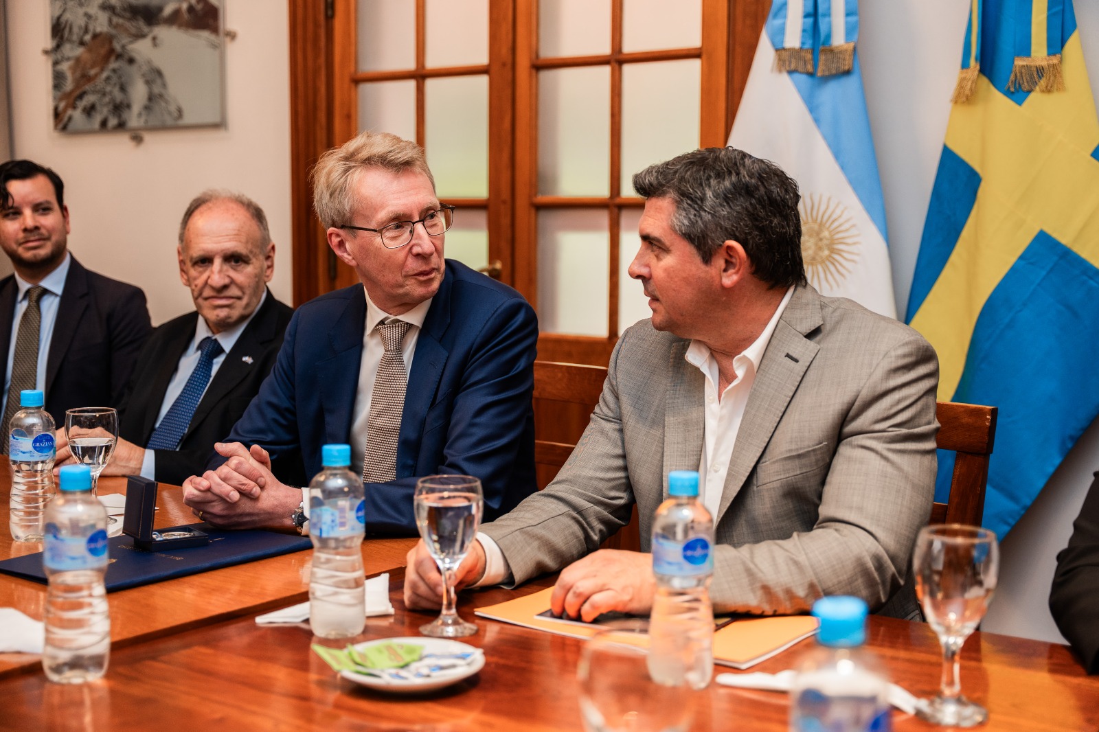 El gobernador Orrego recibió al embajador de Suecia en Casa de Gobierno