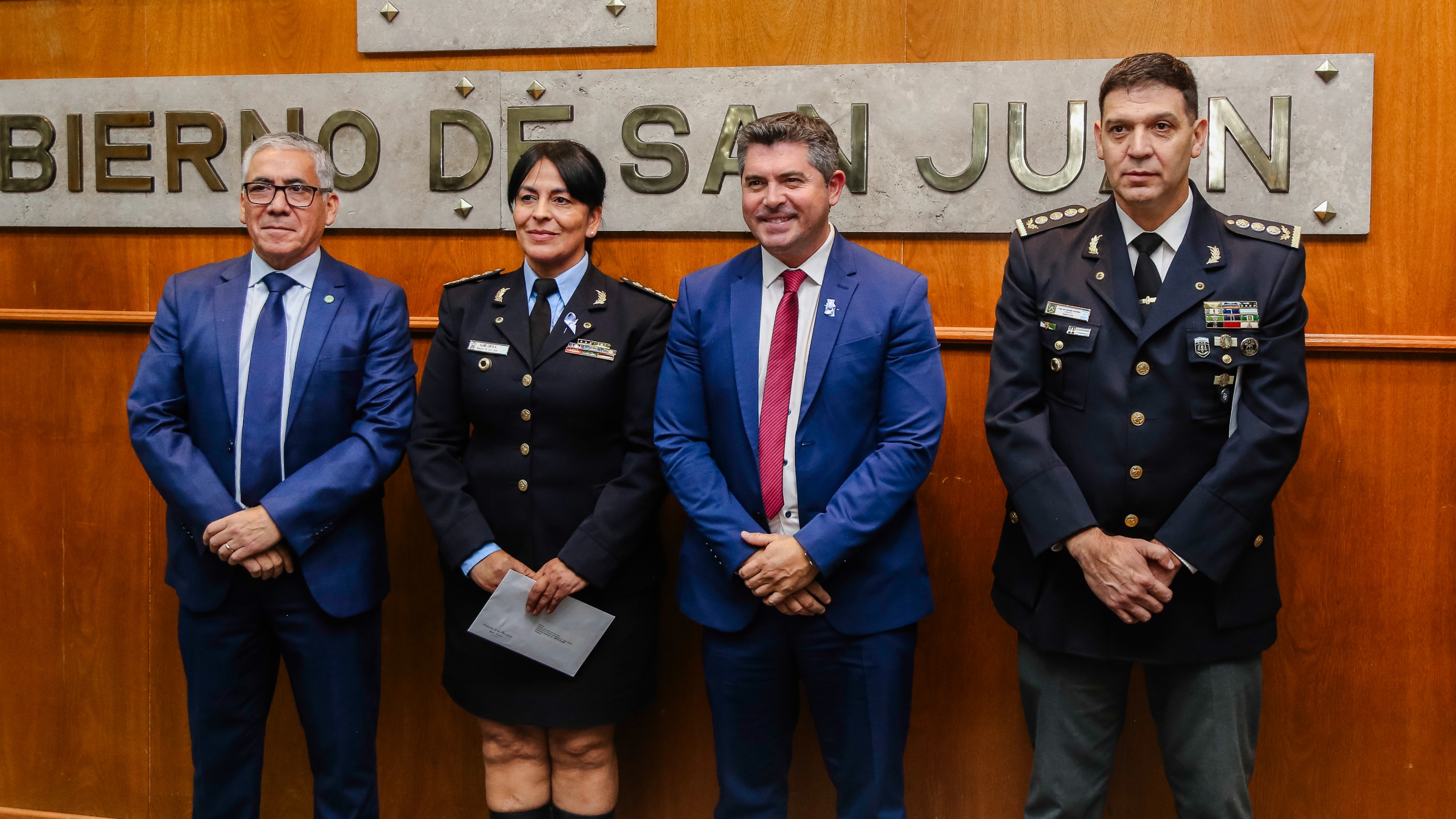 Marcelo Orrego puso en funciones a la nueva subjefa de la Policía y le tomó juramento al nuevo director del SPP
