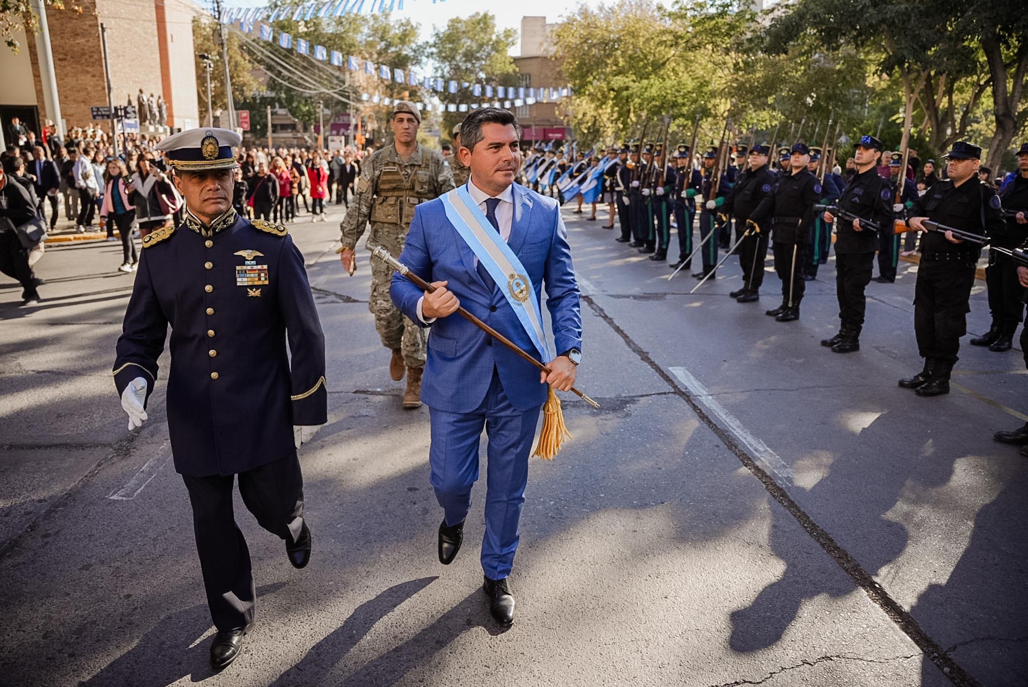 San Juan conmemoró un nuevo aniversario de la Patria con un gran desfile cívico militar