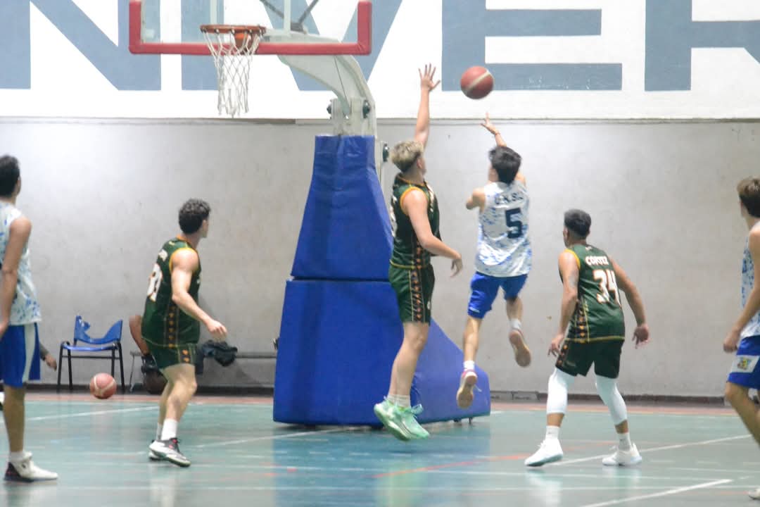 Básquet: Urquiza e Hispano miran a todos desde arriba