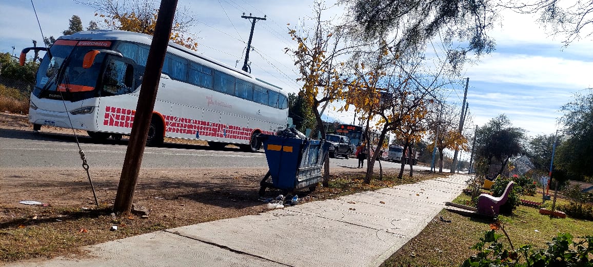 Valle Fértil, el único rincón con colectivos funcionando: «Decidimos no seguir a UTA. Somos un servicio que debe dar servicio»