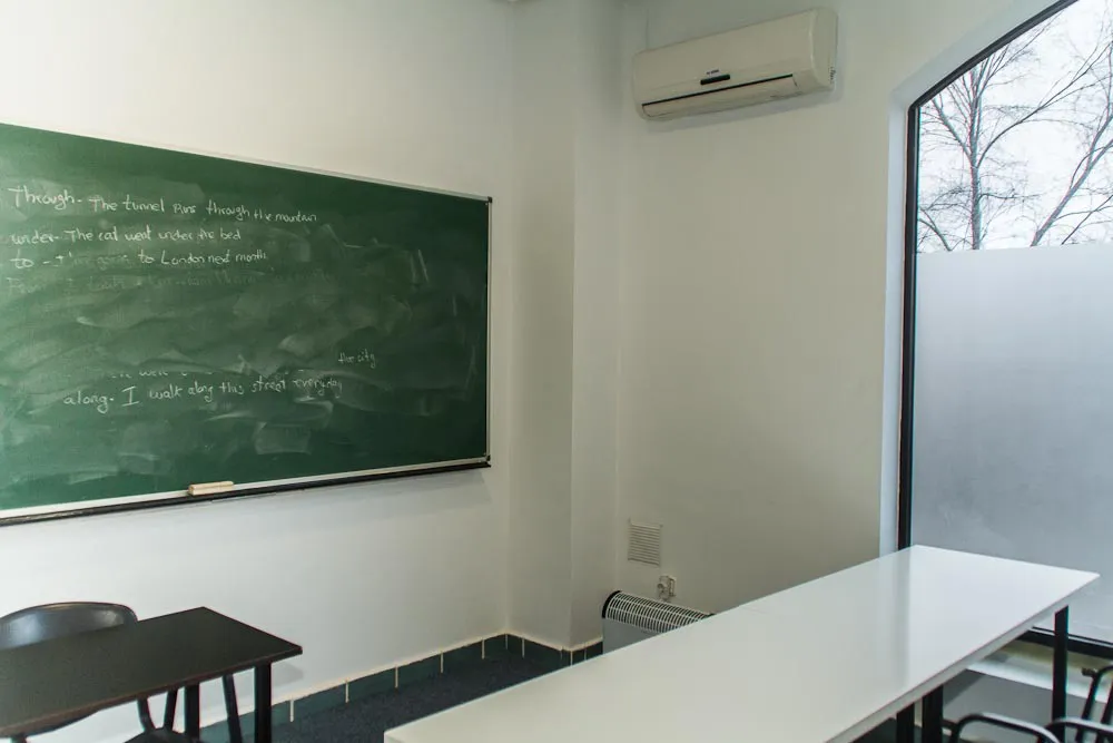 En una obra récord, la Provincia instalará más de 500 acondicionadores frío/calor en las escuelas