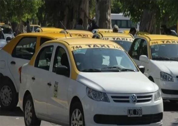 Choferes de taxis y remis se manifiestan exigiendo mayor seguridad y controles