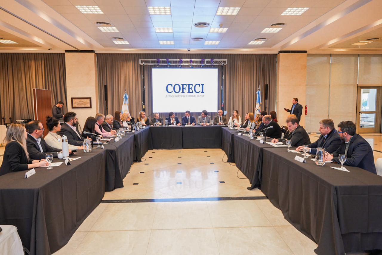 Orrego presenció reuniones de entidades nacionales clave en busca de mejorar el comercio y consumo