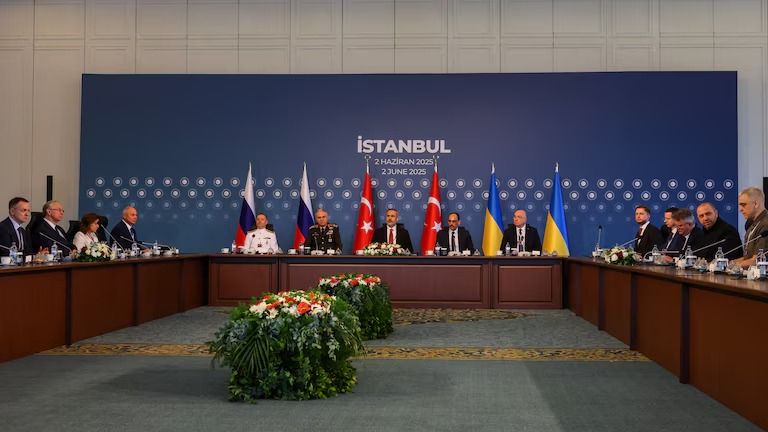 Rusia y Ucrania volvieron a reunirse en Estambul tras la “Operación Telaraña” que tomó por sorpresa a Putin