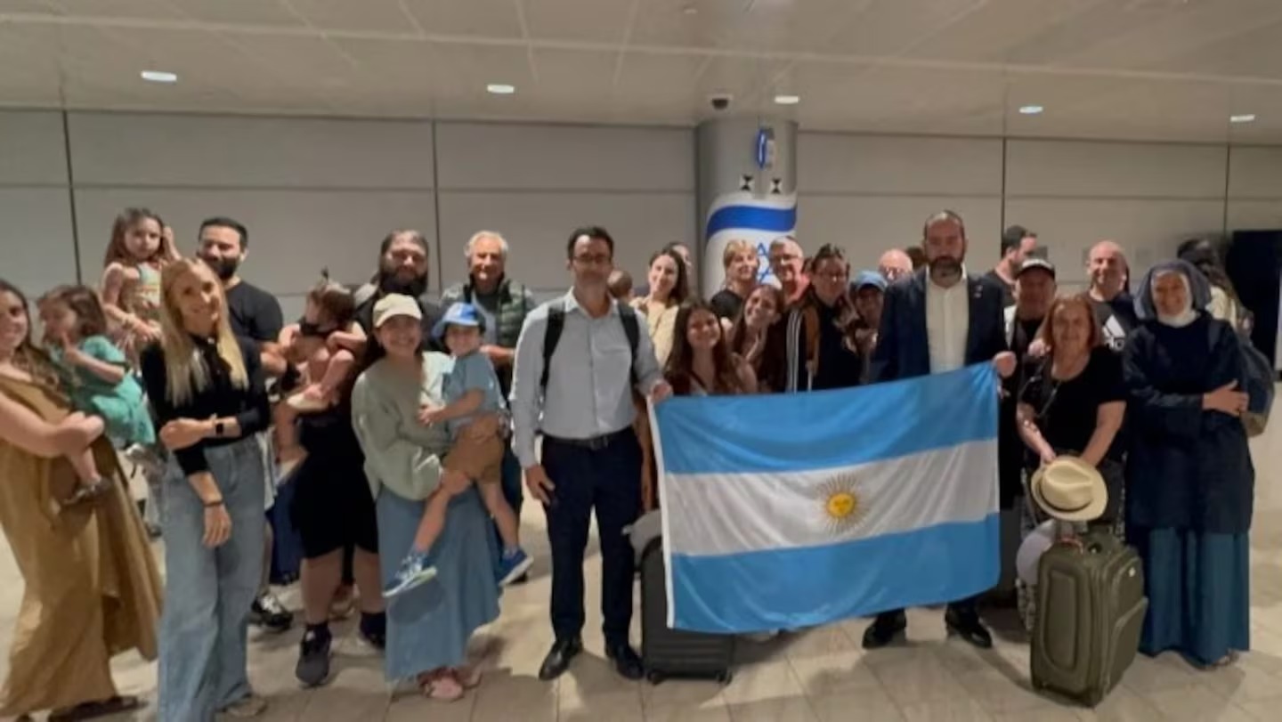 El Gobierno evacuó a 250 argentinos varados en Israel por el conflicto con Irán