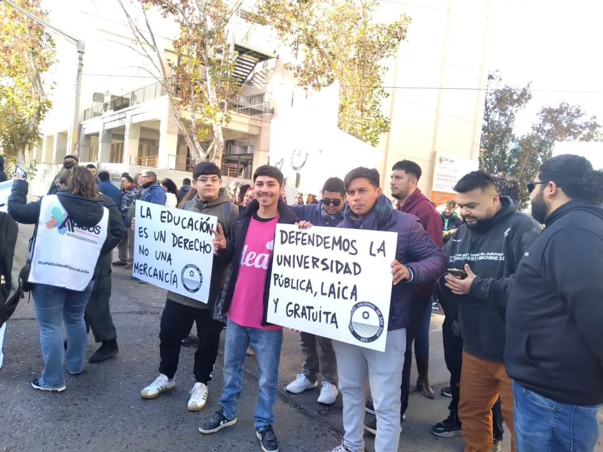 La UNSJ marchó en reclamo de financiamiento y junto a UDA presentará un pedido de ley a senadores y diputados nacionales