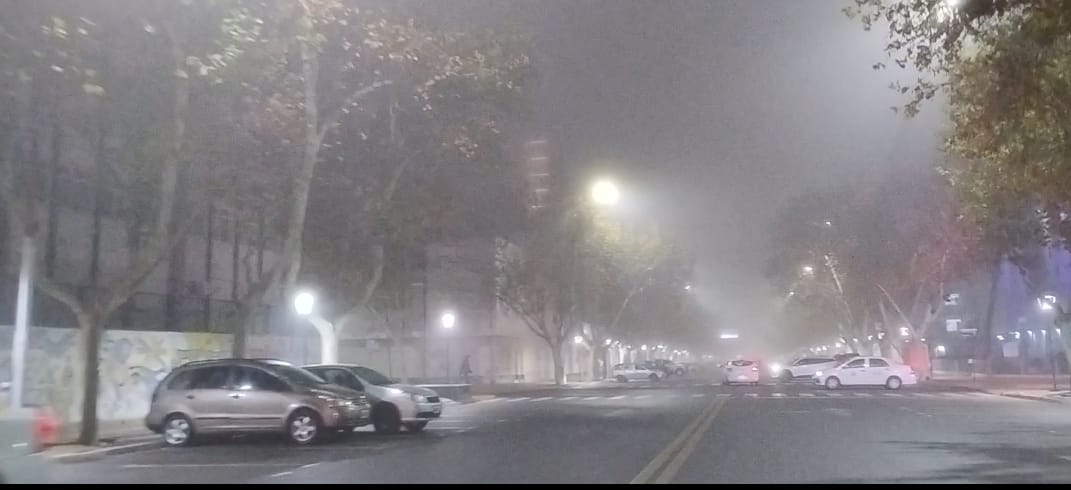 La neblina se apoderó nuevamente de San Juan reduciendo la visibilidad a solo 1 km
