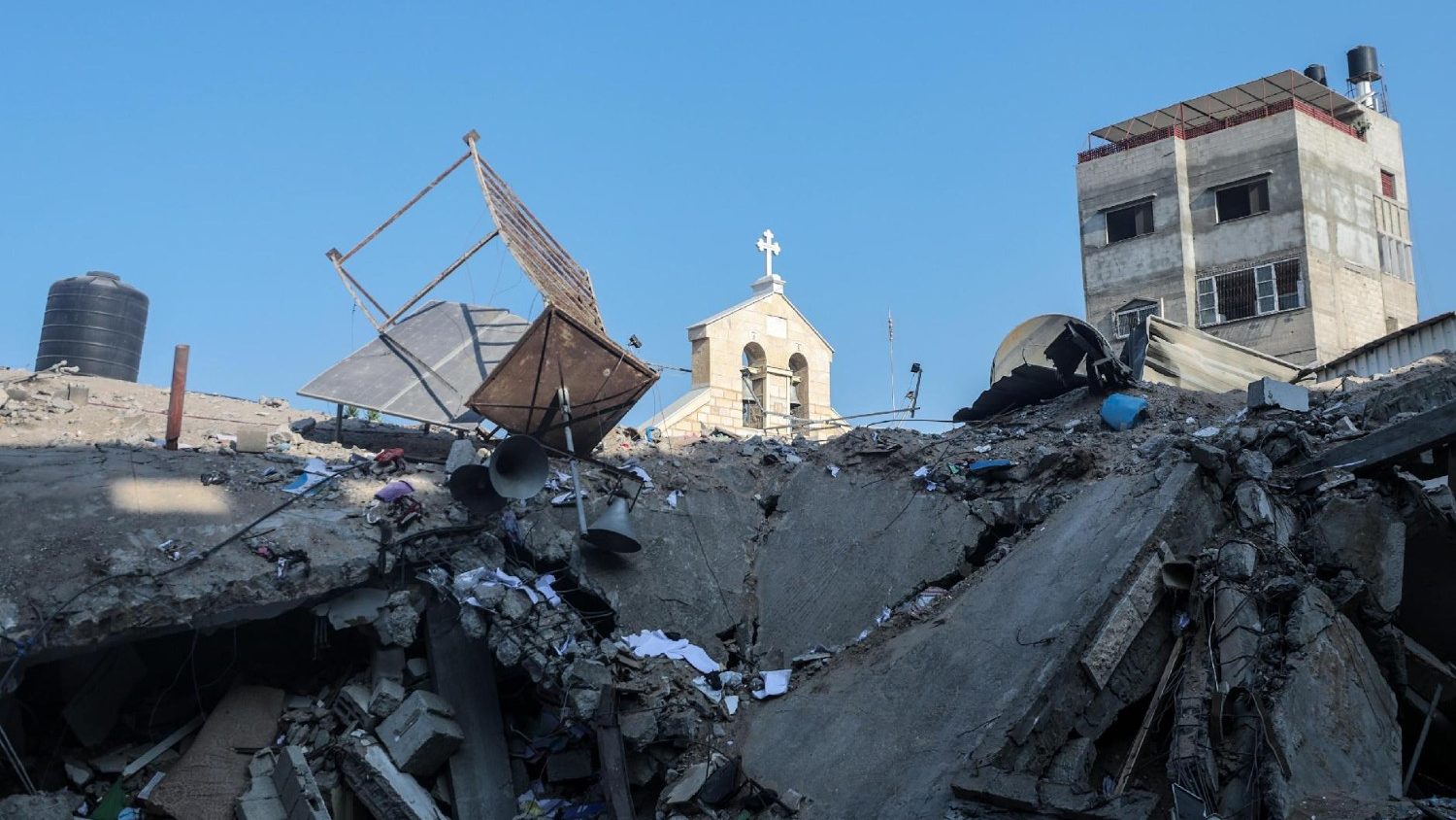 Israel bombardeó la única iglesia católica en Gaza: al menos dos muertos y seis heridos