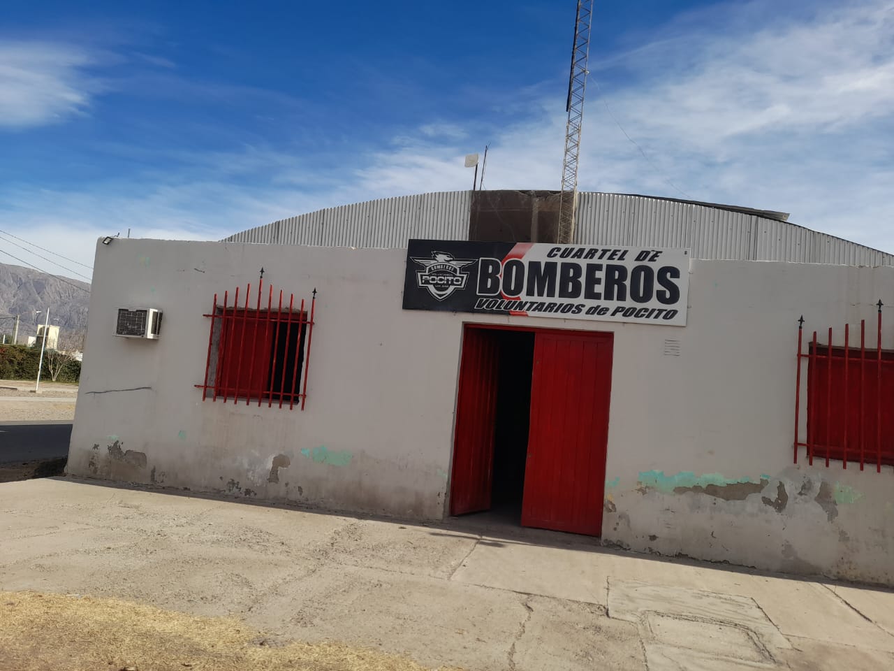El cuartel de Bomberos de Pocito fue víctima de un enfrentamiento entre 40 personas: hubo pedradas y hasta balazos