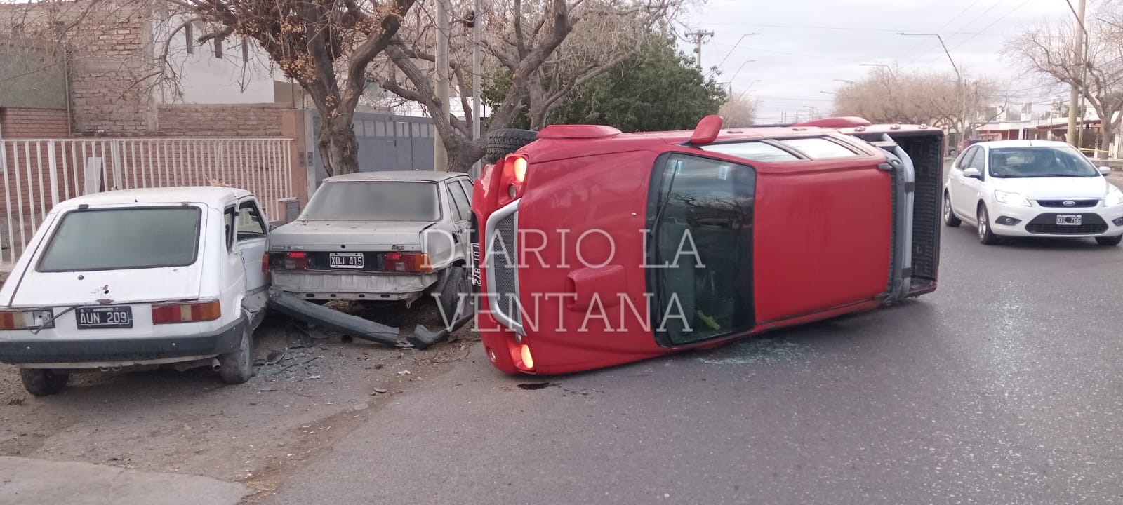 Impactante vuelco en Capital: aseguran que el conductor quizo esquivar un perro