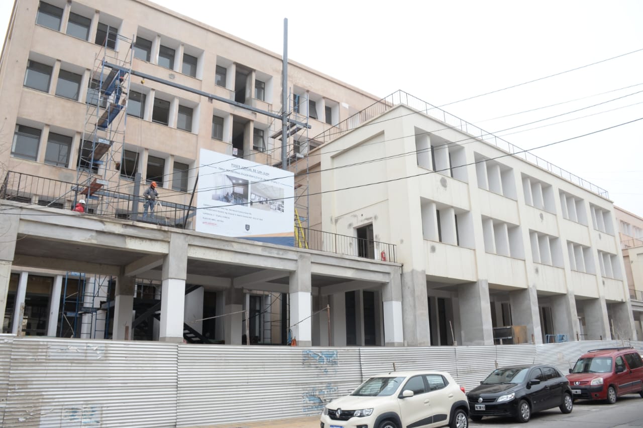 Un obrero sufrió grave accidente al caer desde un cuarto piso en construcción del Edificio 9 de Julio