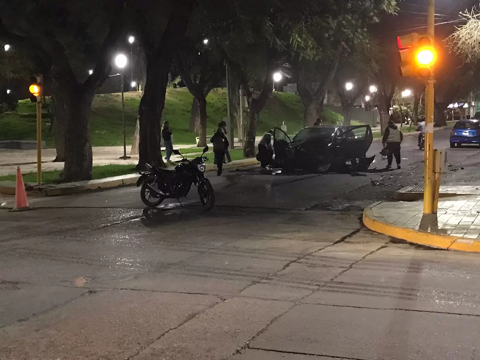 Tres heridos tras un violento choque en pleno centro de Capital