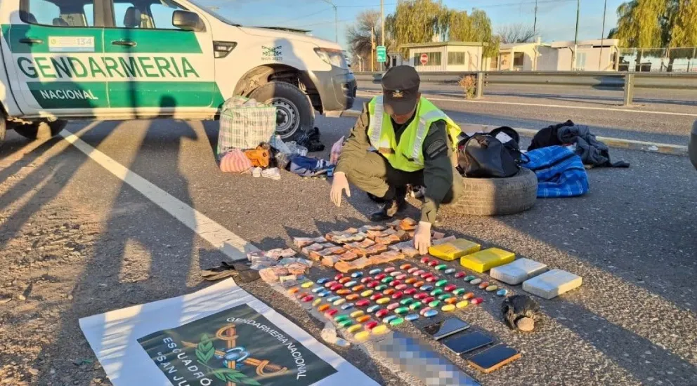 Una pareja quedó detenida en Control Forestal por llevar cocaína y dinero en efectivo
