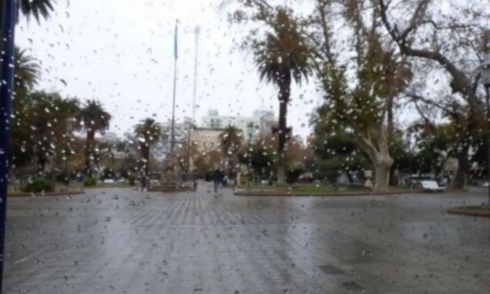 Debido a las intensas lluvias, varias familias de Chimbas debieron ser asistidas