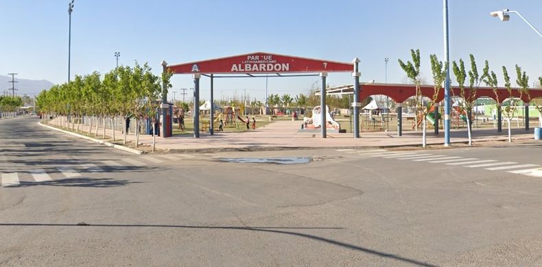Una mujer fue atacada por una jauría de callejeros mientras hacía ejercicios en el Parque Latinoamericano